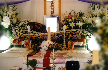 自宅家族葬プランの祭壇写真